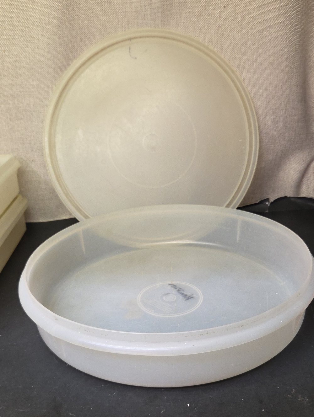 4 Tupperware Containers - Picture 11 of 11